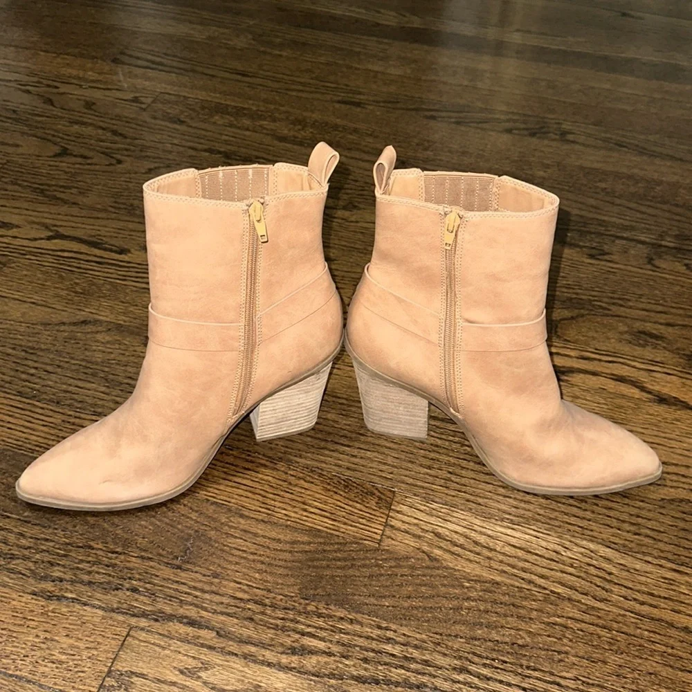 DV Dolce Vita Nilano Zipper Pointed Toe Ankle Boot With Block Heel 11